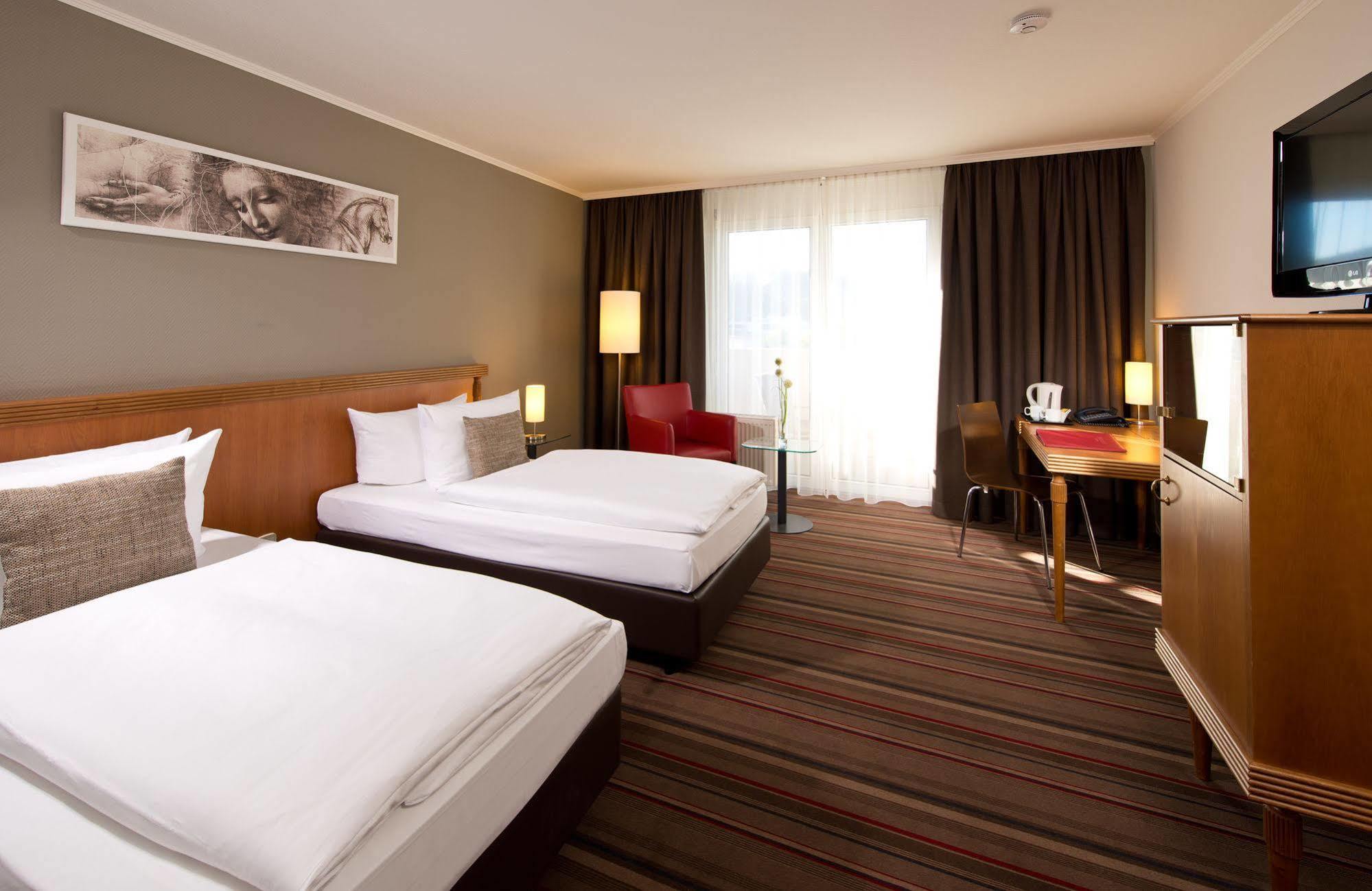 Leonardo Hotel Heidelberg City Center Экстерьер фото